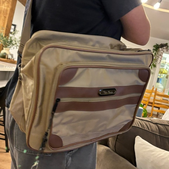 BNWT Pierre Cardin carry on bag. Shoulder bag. Tan/brown/beige - Picture 11 of 11